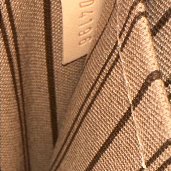 Like NEW! AUTHENTIC MONOGRAM LOUIS VUITTON WRISTLET.No signs of wear in or out. - Picture 9 of 10